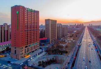 Holiday Inn Express Yinchuan Downtown, an IHG Hotel has Smoking rooms