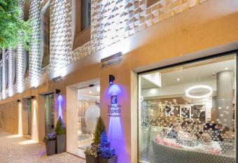 Holiday Inn Express - Lisbon - Plaza Saldanha, an IHG Hotel allows 18 year olds to book a room