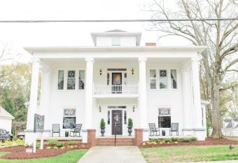 Sparrow Grove Manor allows 18 year olds to book a room