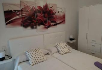 CASA DANIELA Apartamentos allows 18 year olds to book a room