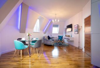 Leeds Super Luxurious Apartments allows 18 year olds to book a room