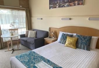 Marriott Park Motel has Balcony rooms