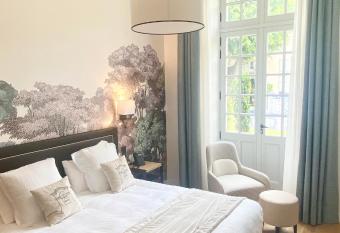 College des Doctrinaires has Balcony rooms