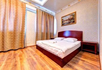 Hotel Kiev Lomakin allows 18 year olds to book a room