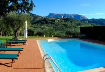 Villa Cenami Apartments with BIG POOL allows 18 year olds to book a room