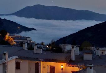 hostal ruta de las nieves has Balcony rooms