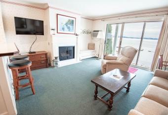 109 Water Street Inn allows 18 year olds to book a room