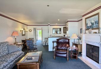 212 Water Street Inn allows 18 year olds to book a room