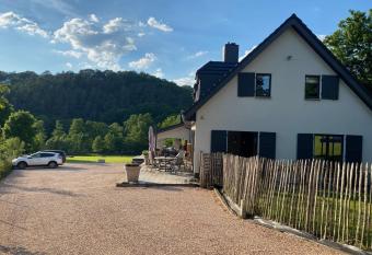 Studio & Appartement au Lac allows 18 year olds to book a room