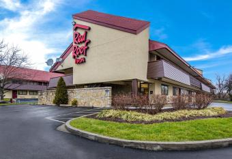Red Roof Inn Lexington allows 18 year olds to book a room