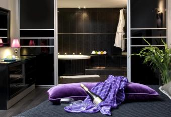 Leonardo Hotel Negev allows 18 year olds to book a room