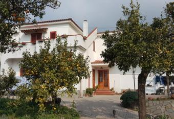 VILLA ELENA has Balcony rooms
