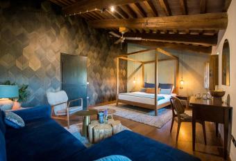 Borgo Castello Panicaglia has Balcony rooms