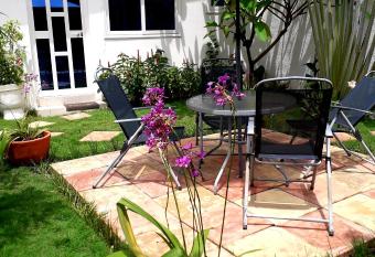 L Epicurien has Balcony rooms