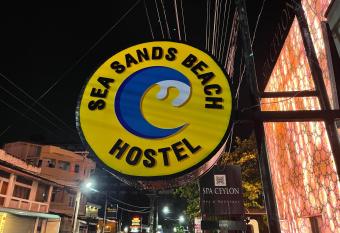 Sea Sands Beach Hostel has Balcony rooms