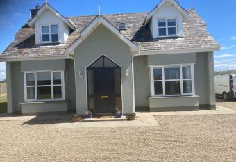 Seascapes Ballyhealy Beach Kilmore Wexford allows 18 year olds to book a room