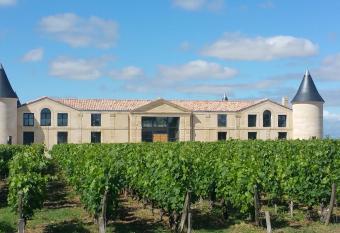 Ch  teau Tour Saint-Fort Chambre d h  tes allows 18 year olds to book a room