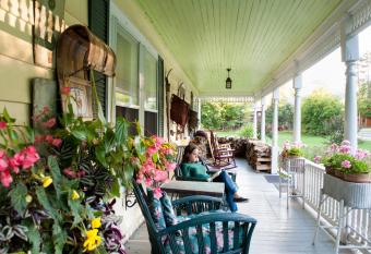 Keene Valley Lodge has Balcony rooms