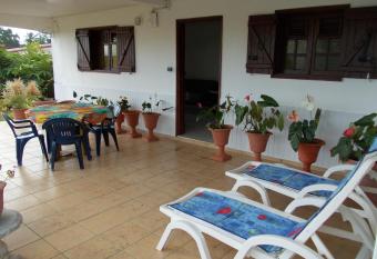 chez arlette allows 18 year olds to book a room