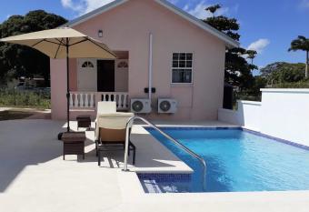 THE COTTAGE, SAINT DAVIDS has Balcony rooms