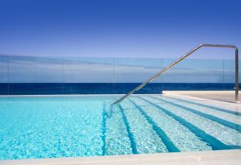 Hotel Ereza Mar - Adults Only allows 18 year olds to book a room