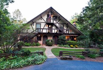 Lily Creek Lodge has Balcony rooms