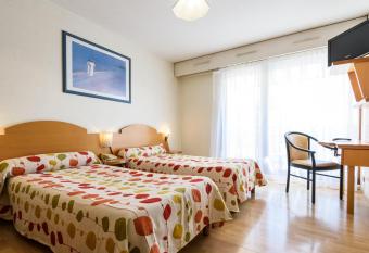 R  sidence Espace Thermal allows 18 year olds to book a room