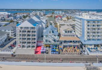 Boardwalk Terrace has Balcony rooms