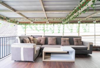 RedDoorz At Villa Akbar 3 allows 18 year olds to book a room