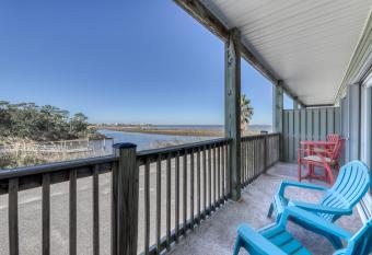 Bayou Heron Dauphin Island Condos has Balcony rooms