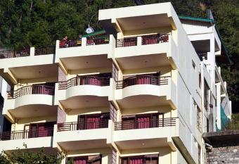 Green Roof Hotel has Smoking/Balcony rooms