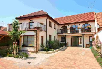 Alva Pension 1 has Balcony rooms