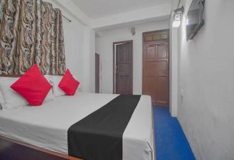 Collection O Hotel Dezong The Mount View allows 18 year olds to book a room