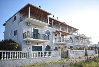 Villa Nefeli has Balcony rooms