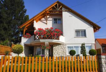 Dolium Apartman allows 18 year olds to book a room