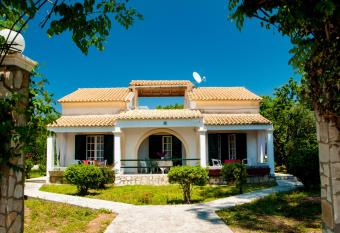 Su Casa Apartments has Balcony rooms