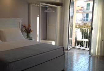 Residenza Corallina allows 18 year olds to book a room