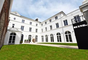 Manoir de l   v  ch   has Balcony rooms