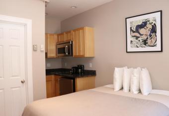 Stylish Downtown Studio in the South End, C. Ave #1 allows 18 year olds to book a room