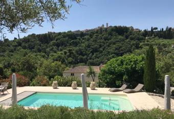 Bastide Nomade - Charming B&B allows 18 year olds to book a room