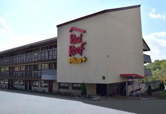 Red Roof Inn Plus+ Pittsburgh East - Monroeville allows 18 year olds to book a room