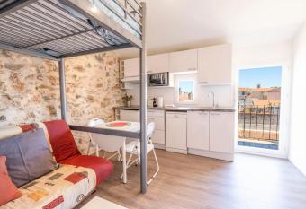 BNB RENTING Chez Dominique - Studio 2-4pers centre Antibes Fourmilliere 3  me has Balcony rooms