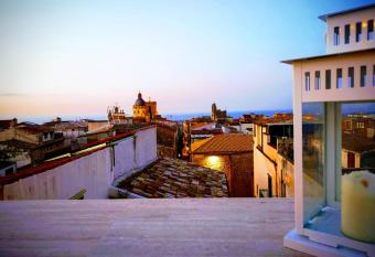 CIELO D  ALCAMO has Balcony rooms