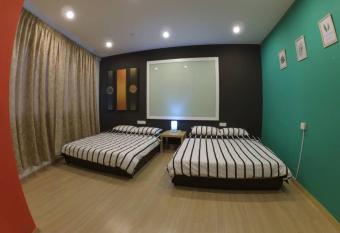 Selamat Datang @ 118 Island Plaza Superior Suite allows 18 year olds to book a room