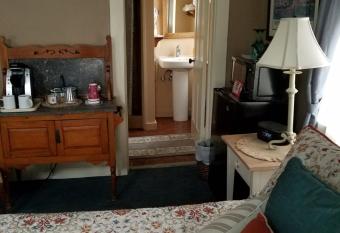 Lilly Pad has Balcony rooms