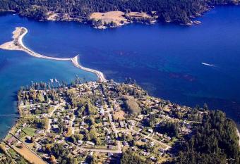 Salty Towers Ocean Front Cottages has Balcony rooms