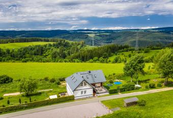 Ferienwohnung Falkenblick OG im FH Falkenh  he has Balcony rooms