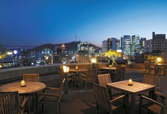 ibis Ambassador Insadong allows 18 year olds to book a room