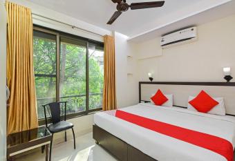 OYO Flagship 28568 PRABHUSARAN RESIDENCY allows 18 year olds to book a room