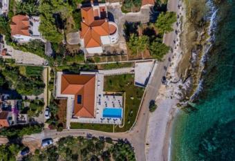 Villa R&B has Balcony rooms